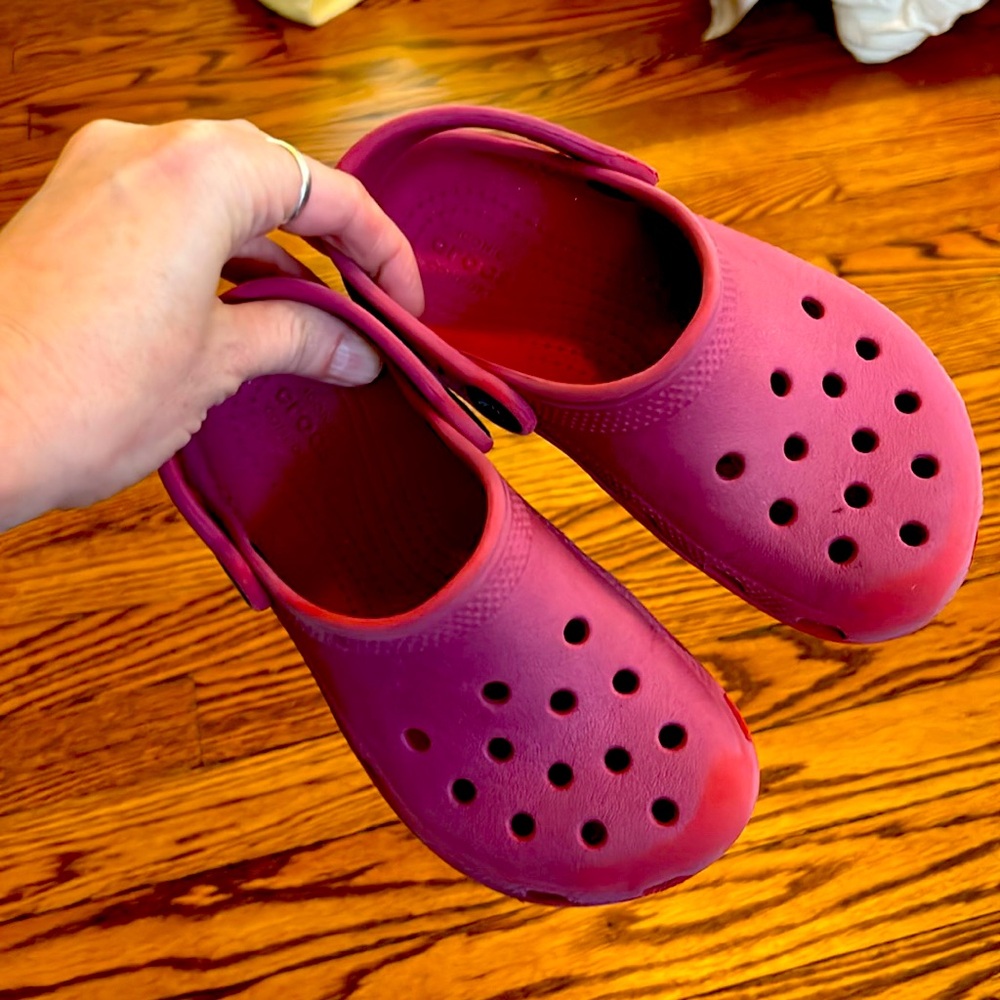 Red little kids crocs, size 11